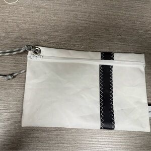 Casco small wristlet pouch